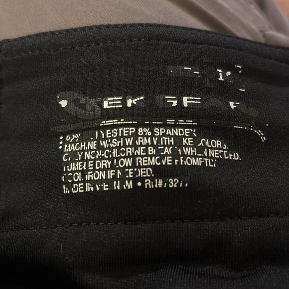 Women’s Tek Gear Black Capri Yoga Pants - Picture 4 of 4